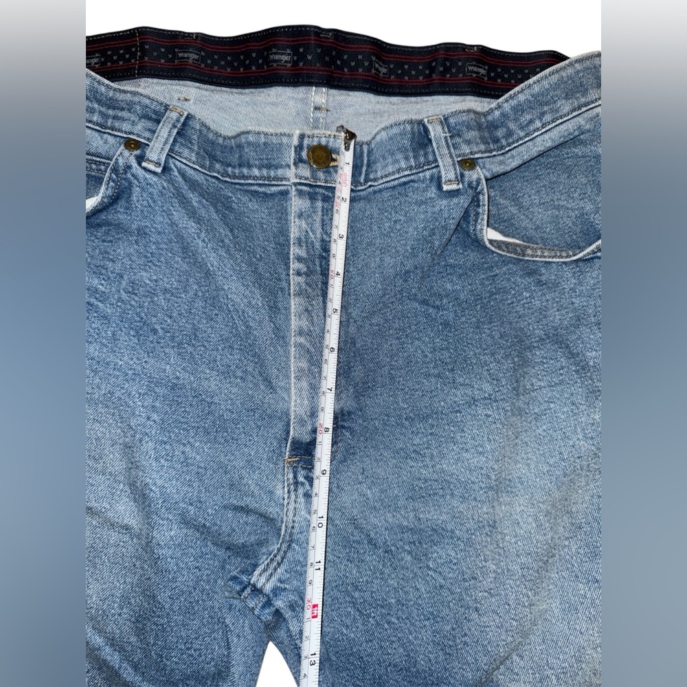 Wrangler Men’s Relaxed Fit Blue Jeans - Picture 3 of 5